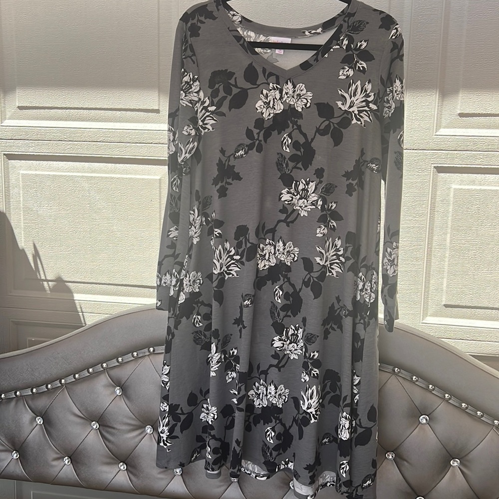 Medium Lularoe Emily